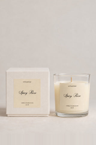 Candela profumata Pink Pepper & Rose di Hot&Vintage in vasetto di vetro, accanto alla sua scatola regalo bianca