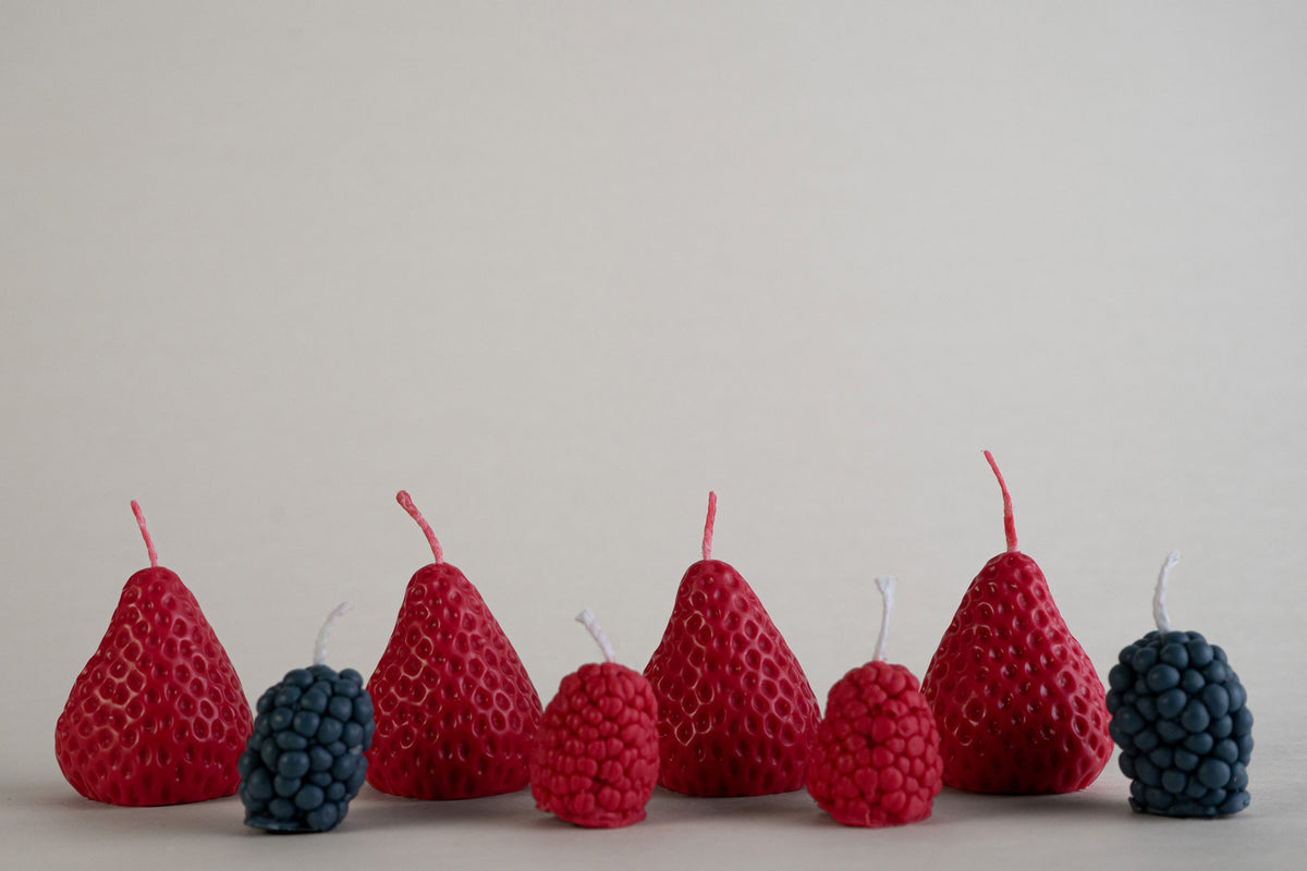 Berries Birthday Candles, candeline di compleanno a forma di fragole, lamponi e more in fila