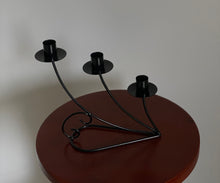 Carica l&#39;immagine nel visualizzatore di Gallery, METAL CANDLE HOLDER WITH 3 CANDLES
